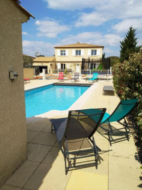 villa classée 4 étoiles avec piscine et boulodrome
